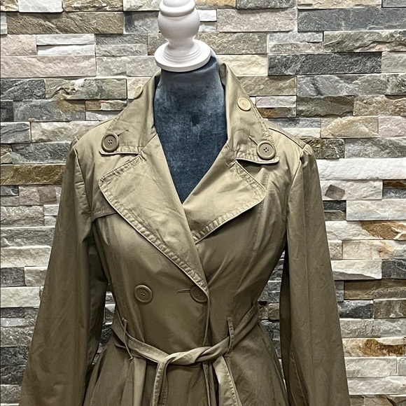 Blossom Elegant Beige Trench Coat - Picture 2 of 16